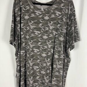 Fabletics Gray Camo Short Sleeve Tee
